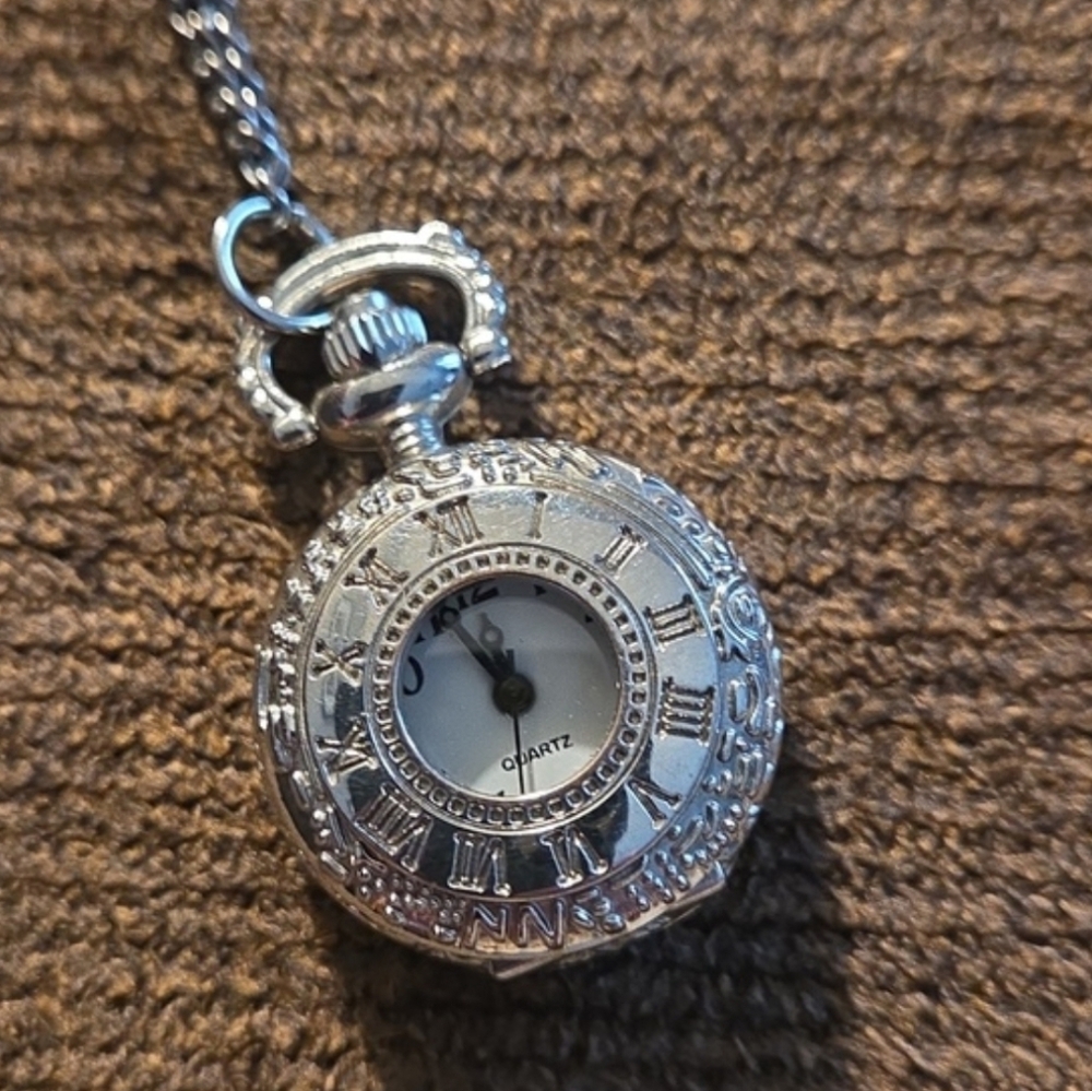 Clock Necklace - Picture 2 of 5